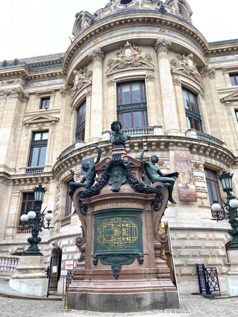 palais garnier entrance