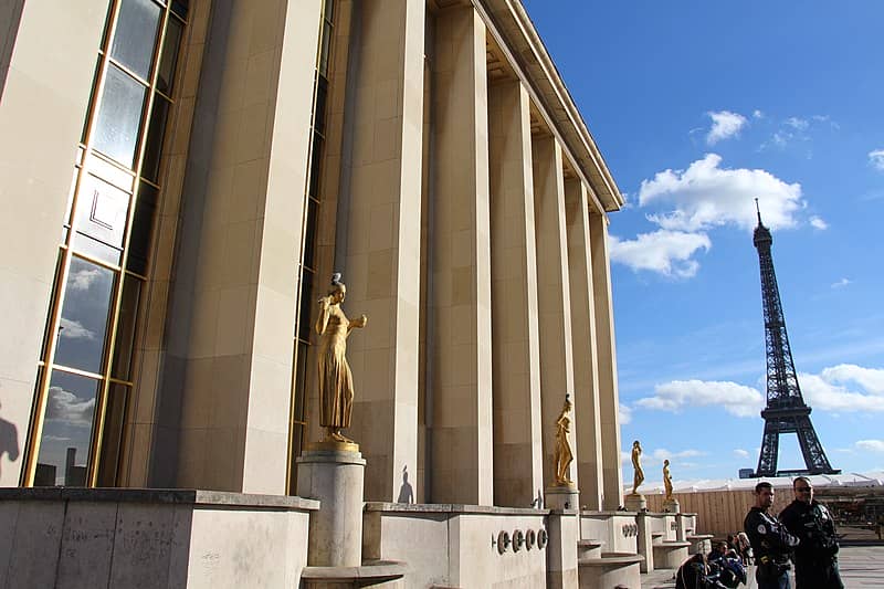 Palais_de_Chaillot_and_Tour_Eiffel Tower