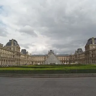things to see and do in Louvre Museum